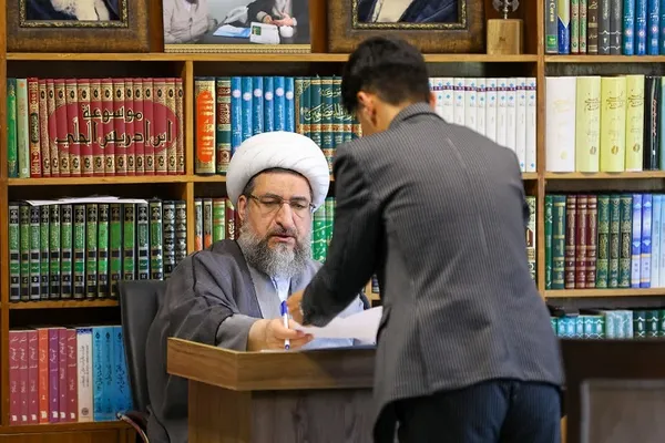 دیدار اقشار مختلف مردم با امام جمعه تبریز