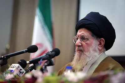آیت‌الله سیدمحمد خامنه‌ای، رئیس بنیاد صدرا در همایش «ابن‌سینا و حکمت مشرقی»