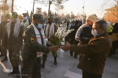 عطر افشانی و گلباران قبور مطهر شهدا - اصفهان