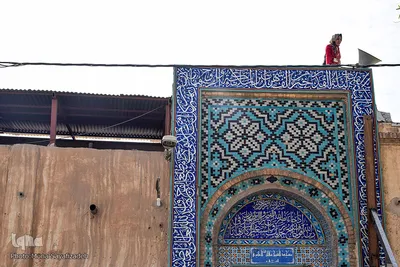 نمایی از درب ورودی مسجد
