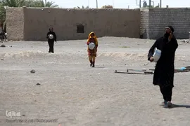 توزیع نذورات حسینی در میان گپرنشینان و اهالی فقیر روستاهای منطقه محروم جازموریان