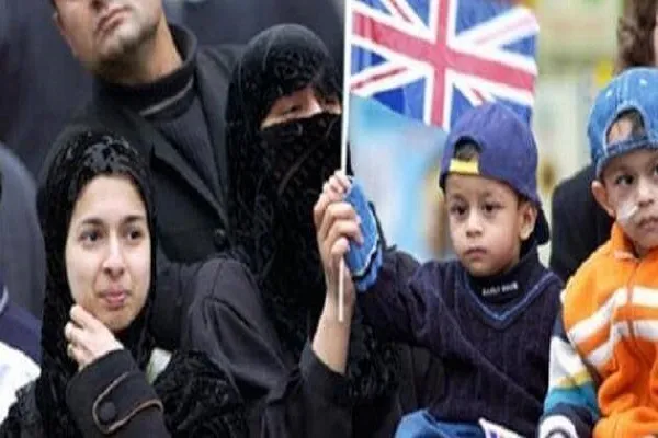 معهد: بريطانيا تحوّل المسلمين إلى 