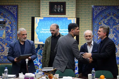 رونمایی مجموعه آیه های ایثار
