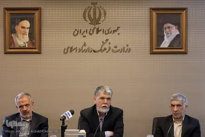 عبدالهادی فقهی زاده، سید عباس صالحی و احمد مسجد جامعی در نشست شورای سیاست‌گذاری پانزدهمین دوره همایش بانوان قرآن‌پژوه