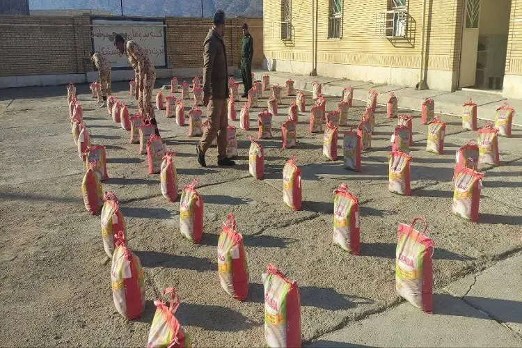 بسته‌های معیشتی «یلدای مهدوی» در سرفاریاب توزیع شد