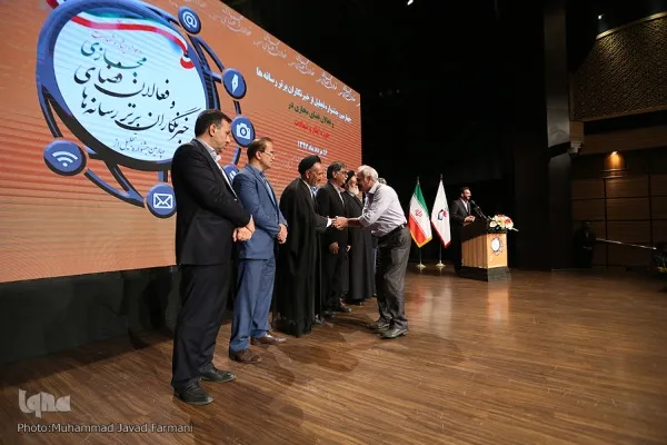 مشکلات هویت اجتماعی به عملکرد ضعیف رسانه‌ها مربوط می‌شود/ مهار تهدیدها با فرهنگ ایثار