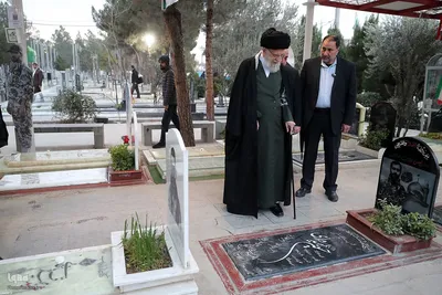 حضور رهبر معظم انقلاب در مرقد مطهر امام راحل و گلزار شهدای بهشت زهرا