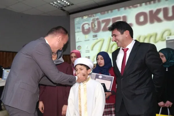 Ağrı'da Kur'an-ı Kerim'i yüzünden güzel okuma yarışmaları