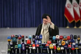 حضور رهبر معظم انقلاب در پای صندوق رأی انتخابات ریاست جمهوری