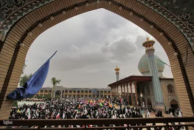 دختران «جان‌فدای ایران» در حرم شاهچراغ(ع)