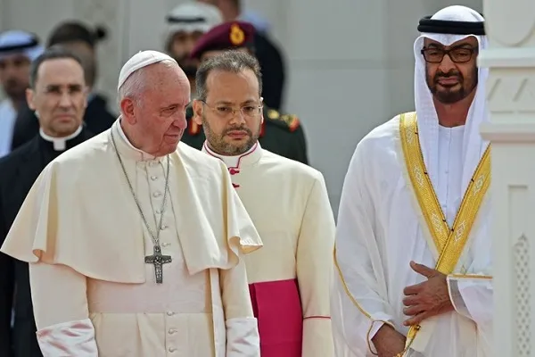 الإمارات تشيد 