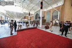 Les cours du sanctuaire de l'Imam Ali (AS) recouverts de tapis rouges