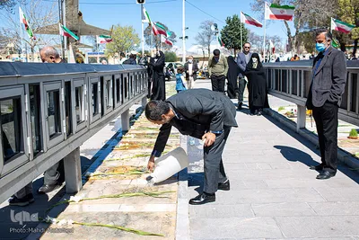 لحظه تحویل سال ۱۴۰۰ در گلزار شهدای قزوین‎