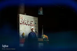 اعطای تندیس فداکاری به دانشجویان