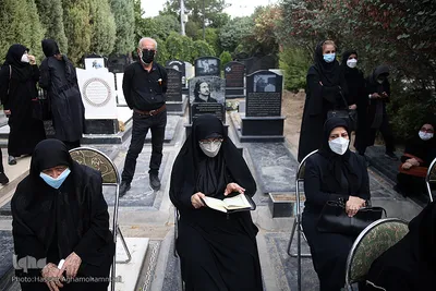 مراسم چهلمین روز درگذشت «مهشاد کریمی» خبرنگار فقید ایسنا در قطعه نام آوران بهشت زهرای تهران