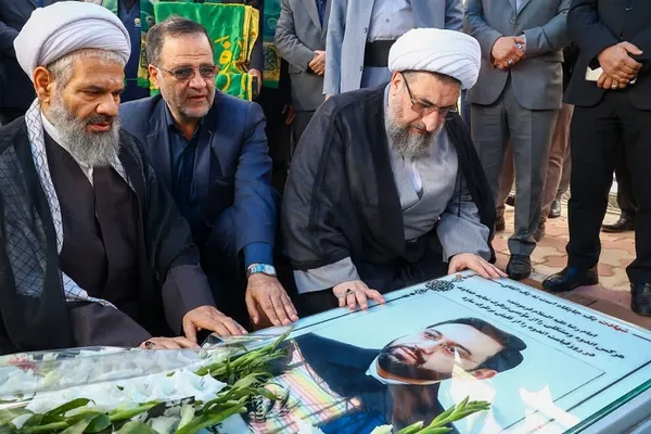دیدار امام جمعه تبریز با خانواده شهید رحمتی
