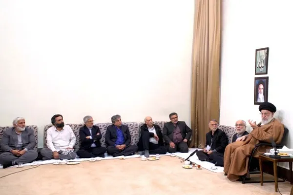 تأکید رهبر معظم انقلاب بر جذابیت آثار نمایشی و پرهیز از اغراق‌
