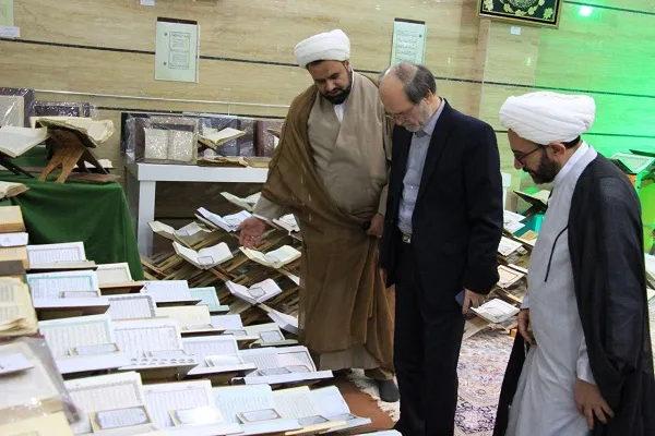پله پله از مکتب‌خانه تا دارالقرآن/ بزرگترین قرآن طلقی جهان در خمینی‌شهر