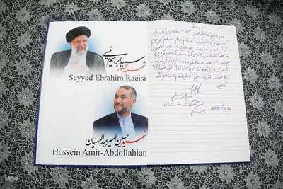 ادای احترام رؤسای بعثه سایر کشور‌های اسلامی و هیئت‌های همراهشان به مقام رئیس جمهور شهید