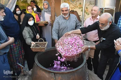 جشنواره گل محمدی در خانه تاریخی پورحسینی‌های شهر سمنان