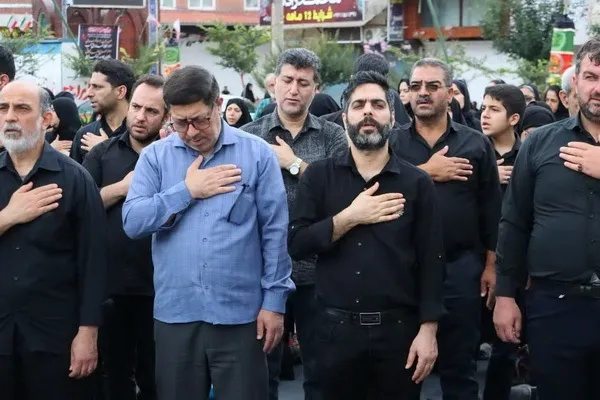نماز ظهر عاشورا در امامزاده یحیی(ع) ساری