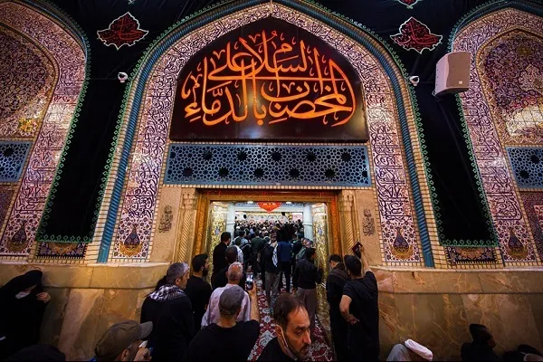 Gema seruan 'Labaika ya Hussain' di Maqam suci Hussaini + Gambar