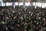 طنین زمزمه لالایی مادران کاشمر به یاد کوچکترین سرباز کربلا