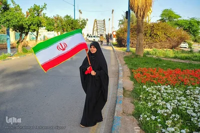زنجیره انسانی در محکومیت تهدیدات حمله به پل‌ها و نیروگاه‌ها در اهواز