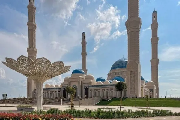 Qazaxıstanda Nursultan məscidinin açılışı olub