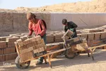 اینجا نان کسی آجر نمی‌شود، اینجا آجرها نان می‌شوند
