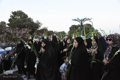 آیین عطرافشانی و گلباران مزار مطهر شهدا در اصفهان
