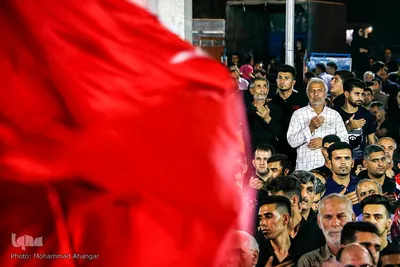 آیین نصب پرچم شب اول محرم در امامزاده عبدالله(ع) شوشتر