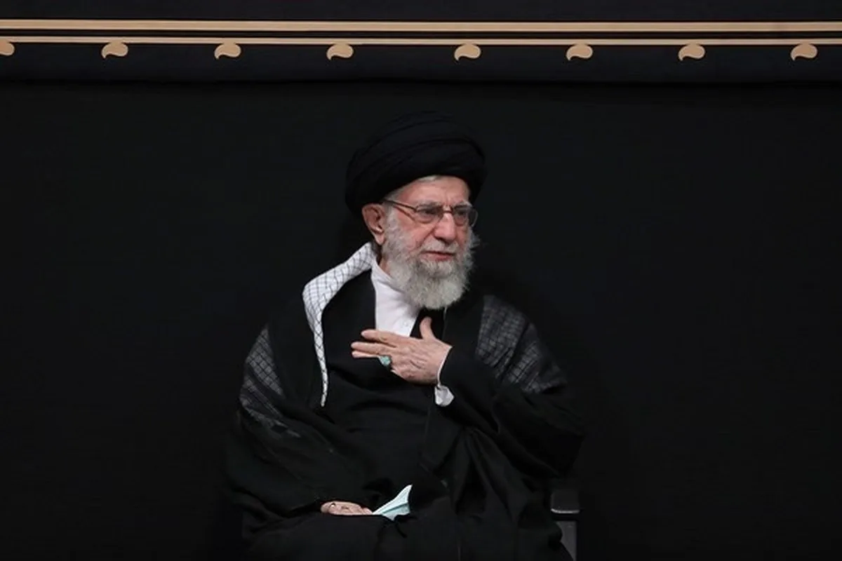 L’ayatollah Khamenei assiste à la cérémonie de deuil de Muharram