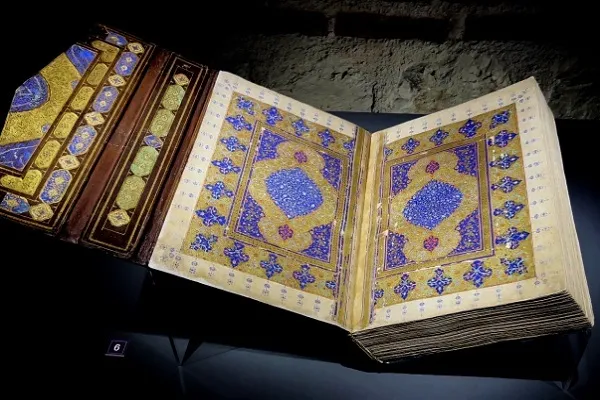 Kitapların yeniden hayat bulduğu atölye: Kitap Şifahanesi