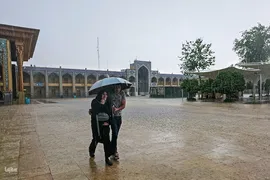 باران اردیبهشت در حرم شاهچراغ(ع)