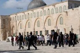 Gerusalemme, decine di coloni invadono al-Aqsa