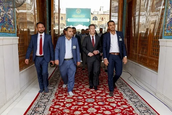Avstraliyalı diplomat İmam Əli (ə) ziyarətgahında