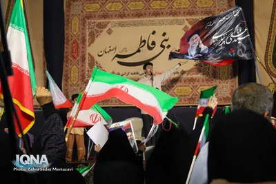 زنجیره مردمی حمایت از عفاف و حجاب در میدان شهدای اصفهان
