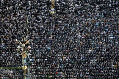 Millionen Iraner verrichten Eid al-Fitr-Gebet