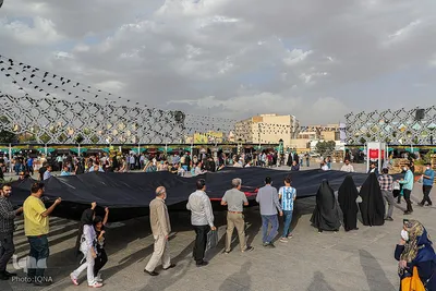 اهتزاز پرچم حضرت سیدالشهدا در میدان امام حسین علیه السلام