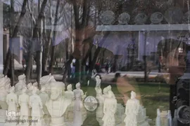 مسافران نوروزی در آرامگاه فردوسی مشهد
