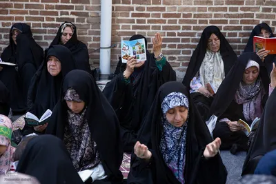 زمزمه دعای عرفه در قزوین