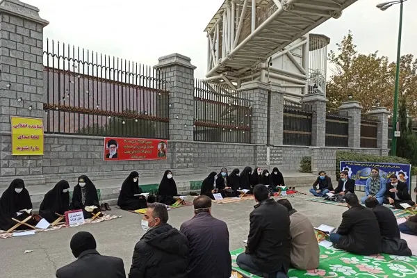 معلمان جامانده از تبدیل وضعیت همچنان در پی احقاق حقشان هستند + عکس