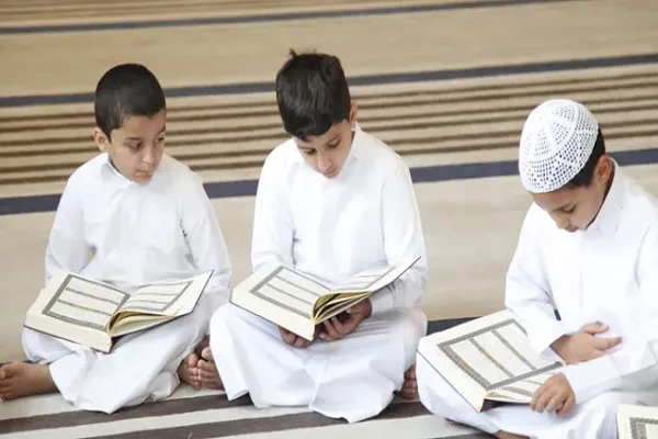 فرنسا قلقة من عودة الجزائريين للقرآن الكريم