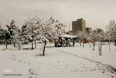 ⁨بارش برف در تبریز⁩