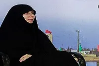 همراهی از دیاری دیگر/ گاهی چند نفر را برای کمک به خط می‌کند