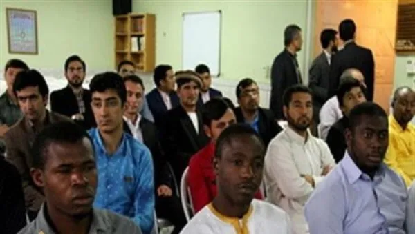کمک مالی طلاب غیرایرانی جامعة‌المصطفی به سیل‌زدگان ایران