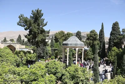 بازدید مسافران نوروزی از آرامگاه حافظ‎‎