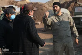 پشت صحنه فیلم سینمایی «تک تیرانداز» با بازی کامبیز دیرباز، در نقش شهید «عبدالرسول زرین» 