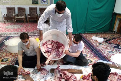 تهیه و توزیع گوشت نذری بین نیازمندان در عید قربان - شیراز